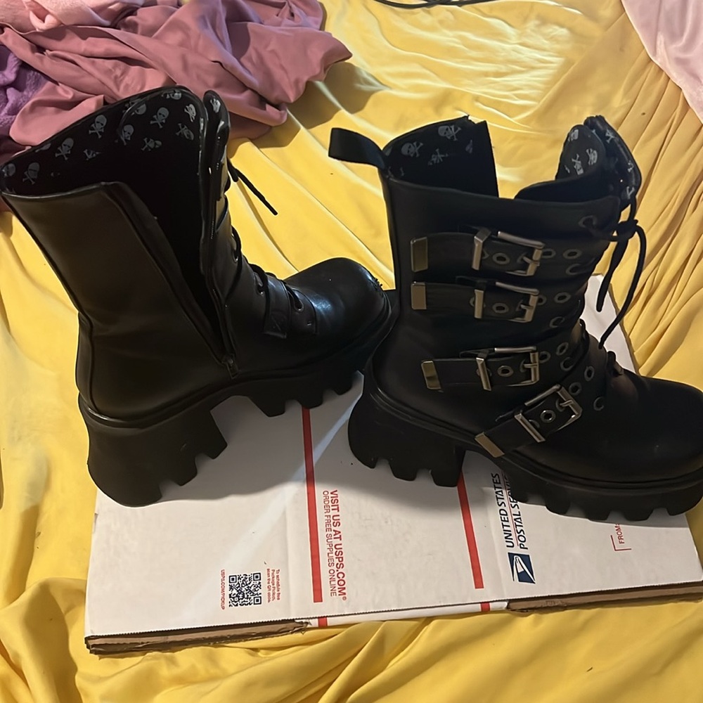 Size 9 Lamoda boots